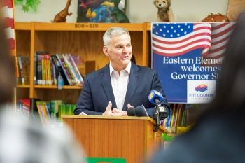  GovStein_EESvisit_ACCENT