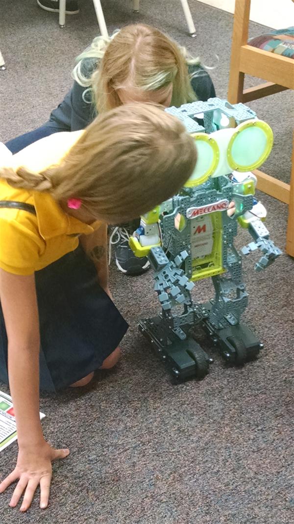 Students programming a robot in Knights' Niche